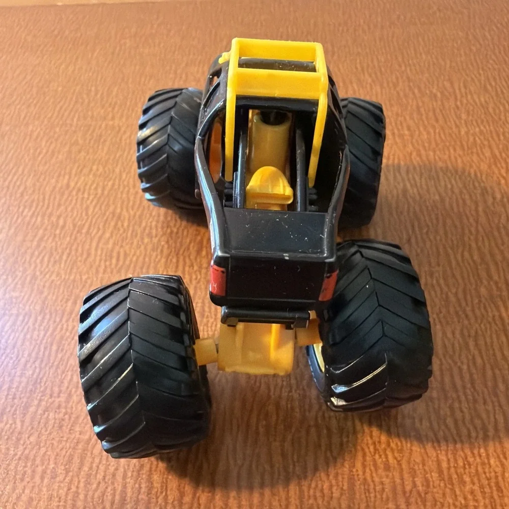 Spin Master Monster Jam INVERSE BRODOZER Truck 1:64